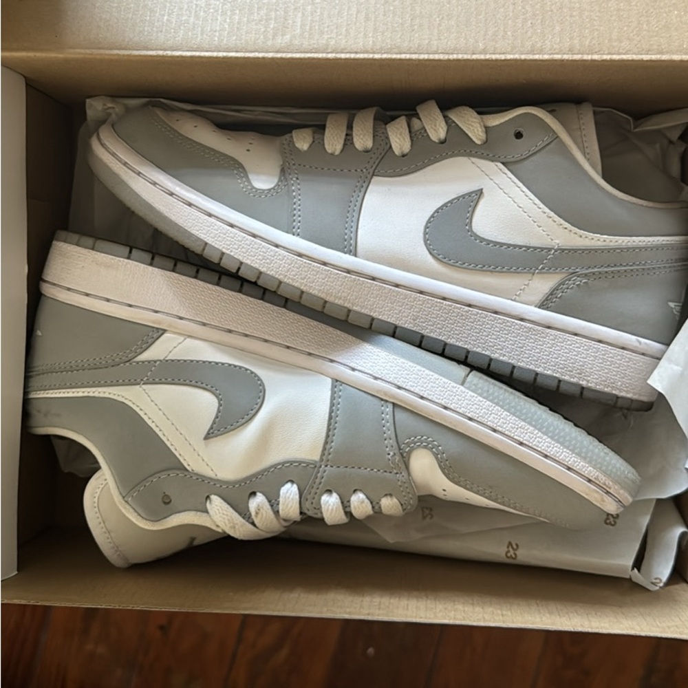 Jordan 1 low, grey and white